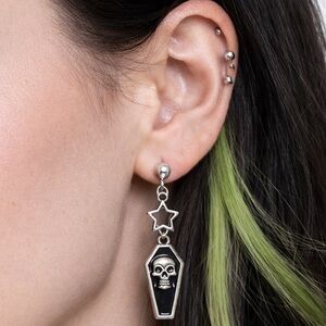 NWOT Alternative Halloween Emo Gothic Skull Star Retro Punk Dangle Earrings
